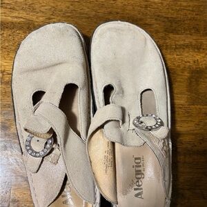 Alegria Women's Tan Slip ons